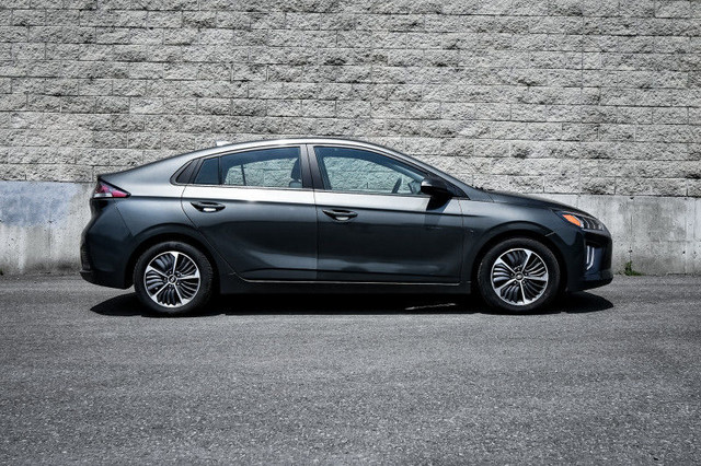 2021 Hyundai IONIQ Plug-in Hybrid Preferred • SUNROOF • HEATED S in Cars & Trucks in Kingston - Image 2