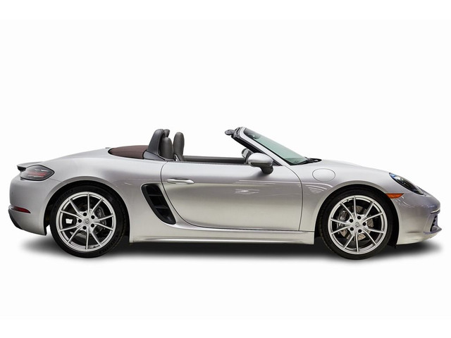  2017 Porsche 718 Boxster 2dr Roadster, 6 spd manual in Cars & Trucks in City of Montréal - Image 2