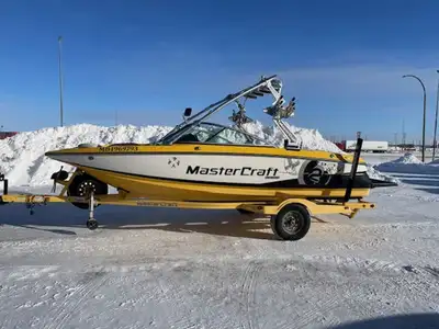 Think of the MasterCraft X-2 as the little brother to the X-Star, MasterCraft’s premier wake ride. T...