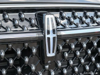 Sunroof, Cooled Seats, Premium Audio, Navigation, Wireless Charging! Whether you're drawn to its lux... (image 9)