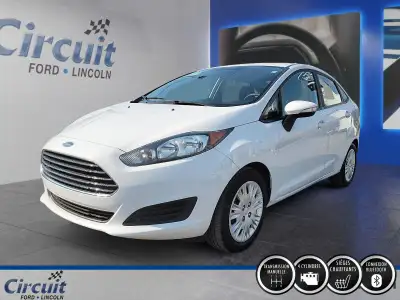 La Ford Fiesta SE 2017 manuelle est une petite voiture agile et économique, parfaite pour la ville....