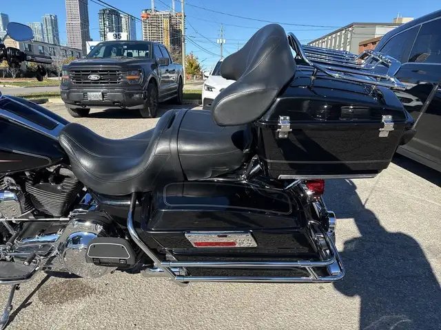 2011 Harley-Davidson Electra Glide Classic ~ ELECTRA GLIDE CLASS in Sport Touring in City of Toronto - Image 17