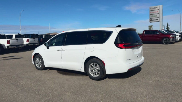 2024 Chrysler Pacifica in Cars & Trucks in Edmonton - Image 4