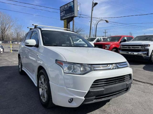 2014 MITSUBISHI Outlander GT S-AWC in Cars & Trucks in Laval / North Shore