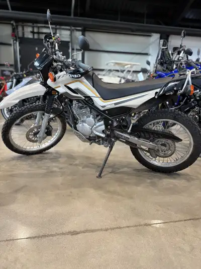 Engine Type: SOHC, 2-valve, single Displacement: 249cc Bore and Stroke: 74 x 58 mm Cooling: Air Comp...