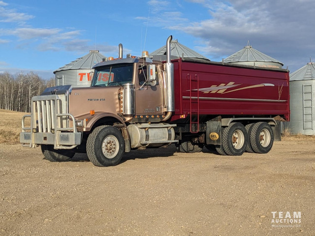 2001 Western Star T/A Day Cab Grain Truck 4964X in Heavy Trucks in Regina