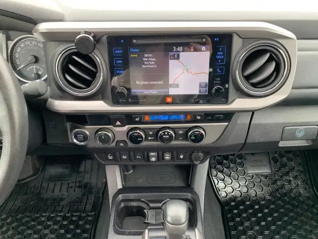 2018 Toyota Tacoma dans Autos et camions dans Medicine Hat - Image 18