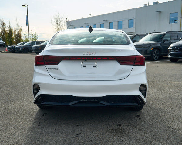 2022 Kia Forte EX | Charging Pad | Apple CarPlay | Heated Wheel in Cars & Trucks in Edmonton - Image 4
