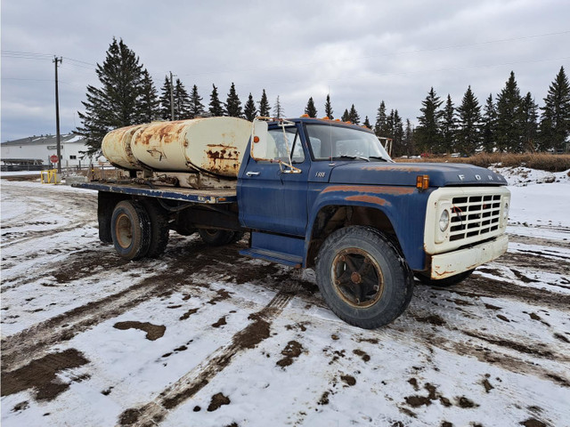 1981 Ford S/A Day Cab Fuel & Lube Truck F600 in Farming Equipment in Calgary - Image 2