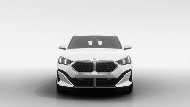2025 BMW X2 xDrive28i Sports Activity Coupe | Sièges Sport in Cars & Trucks in City of Montréal - Image 3