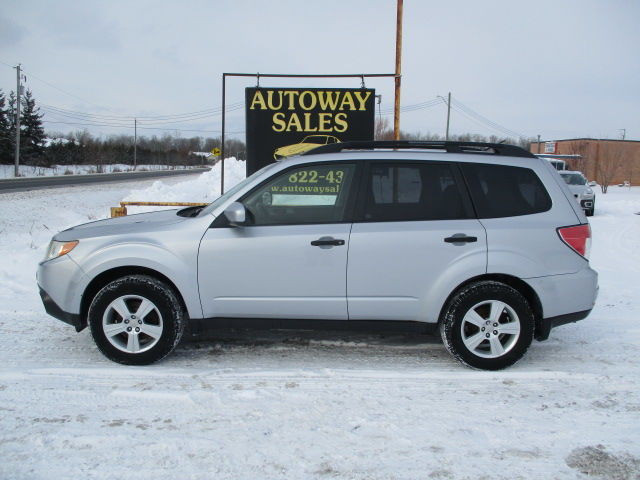 2012 Subaru Forester 2.5X ^^ SAFETY & WARRANTY INCLUDED ^^ in Cars & Trucks in Ottawa - Image 2