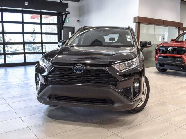 2021 Toyota Rav4 Hybrid XLE in Cars & Trucks in Calgary - Image 4