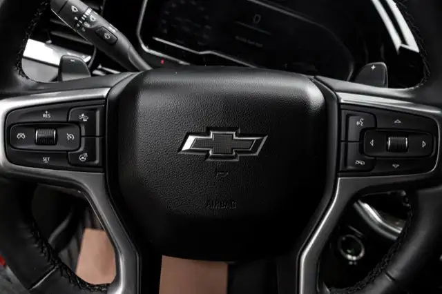 2023 Chevrolet Silverado 1500 RST CREWCAB 4X4 LEATHER dans Autos et camions dans Comté de Strathcona - Image 9