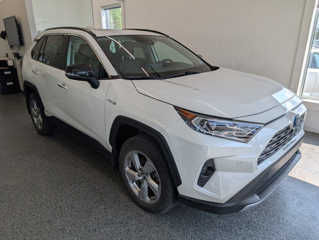 2020 Toyota RAV4 Hybrid LIMITED AWD, in Cars & Trucks in Sherbrooke