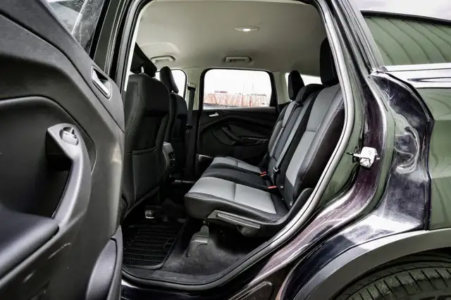 2019 Ford Escape SE FWD • HEATED SEATS • CP/AA • REMOTE START in Cars & Trucks in Ottawa - Image 32