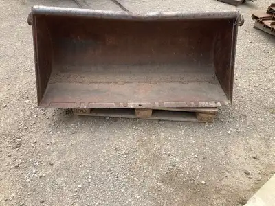 60in. Bucket for White loader Width : 5 ft