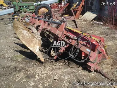 Overum 4 Furrow Plow, Hydraulic Reset, Vari-Width