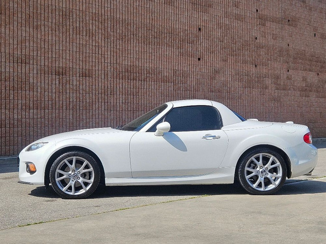 2013 Mazda MX-5 GT-HARD TOP CONVERTIBLE-6 SPEED in Cars & Trucks in City of Toronto - Image 4