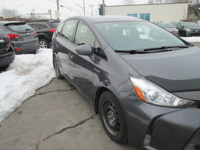 2016 Toyota Prius V in Cars & Trucks in City of Montréal - Image 2