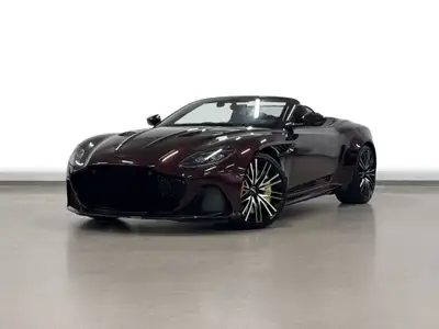 L'Aston Martin DBS Volante 2022 est un cabriolet à propulsion arrière propulsé par un moteur V12 de...