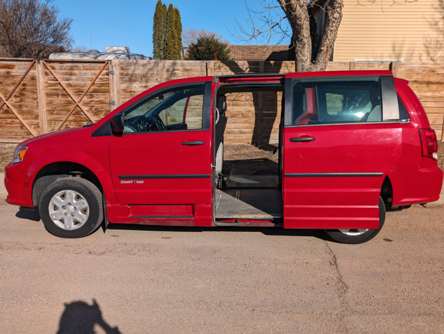 2013 Dodge Grand Caravan SE - Wheelchair Accessible Side Entry in Cars & Trucks in Saskatoon - Image 2