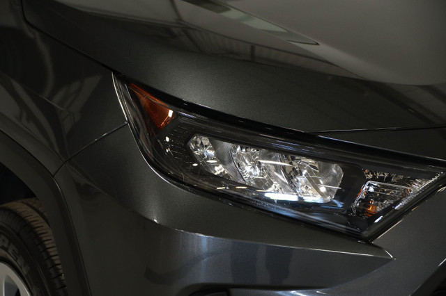 2023 Toyota RAV4 LE / AWD / Carplay / Bas km / Garantie Toyota / in Cars & Trucks in Longueuil / South Shore - Image 2