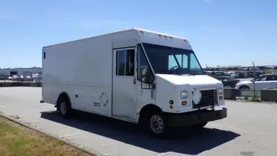 2006 Ford Econoline E-450 Cargo Step Van With Shelving 5.4L V8 SOHC 16V engine air conditioning AM/F...