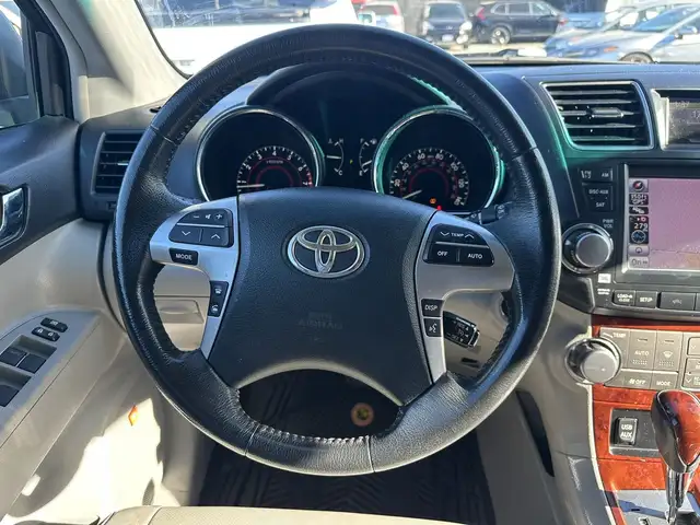 2012 Toyota Highlander Limited in Cars & Trucks in Mississauga / Peel Region - Image 45