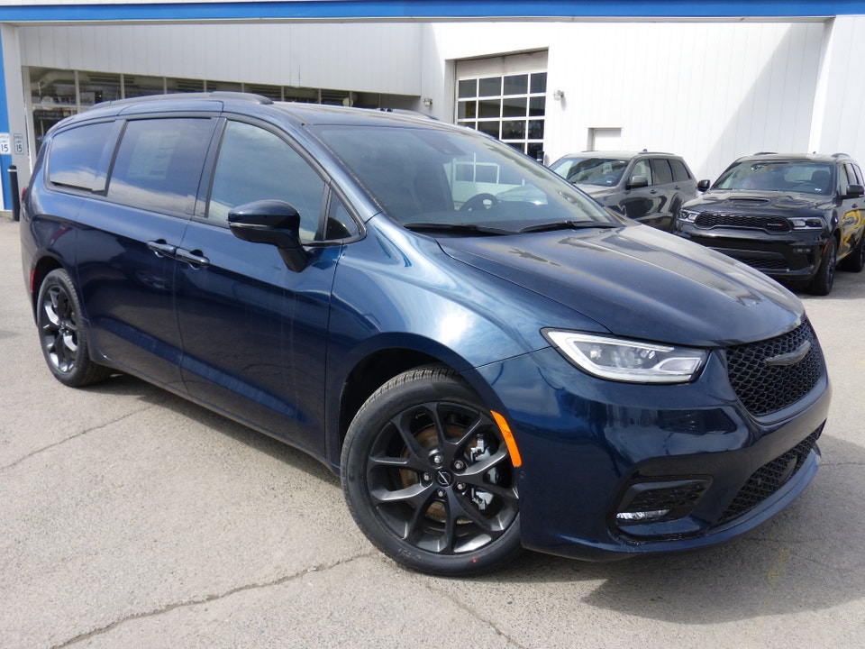 2022 Chrysler Pacifica LIMITED Front-wheel Drive