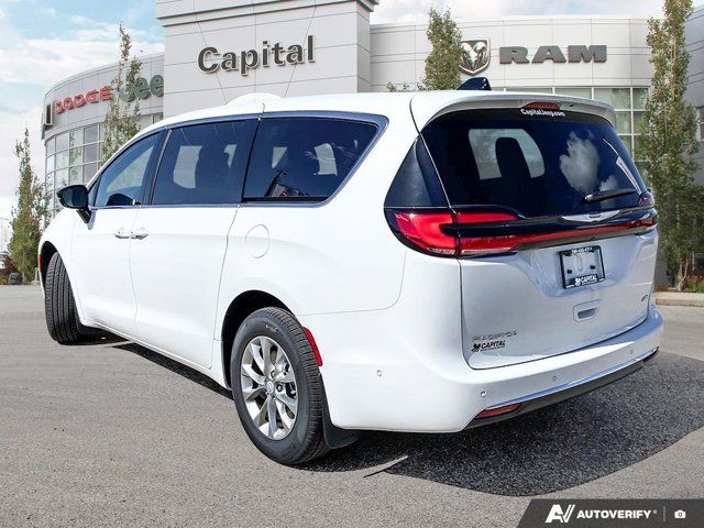 2025 Chrysler Pacifica Select | Parallel and Perpendicular Park in Cars & Trucks in Edmonton - Image 4