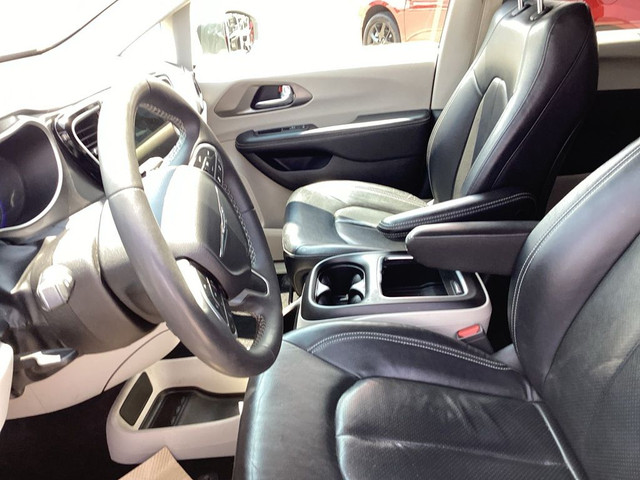 2022 Chrysler Pacifica TOURING L, LEATHER, POWER DOORS, REMOTE S in Cars & Trucks in Oakville / Halton Region - Image 4