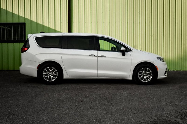 2023 Chrysler Pacifica Touring L • HEATED SEATS/STEERING • REAR  in Cars & Trucks in Cornwall - Image 2