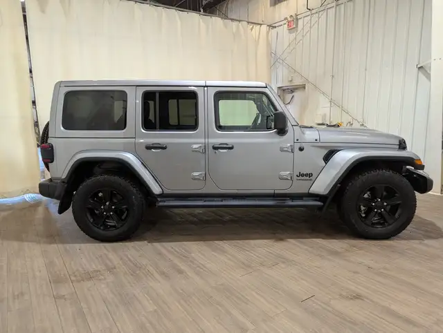 2021 Jeep Wrangler Unlimited Sahara in Cars & Trucks in Calgary - Image 9