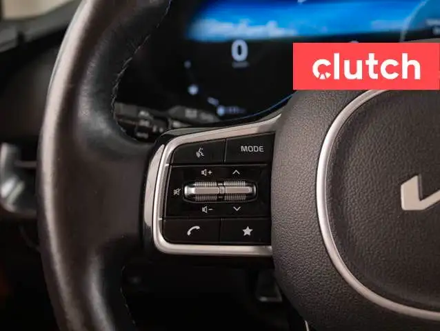 2022 Kia Carnival SX w/ Apple CarPlay & Android Auto, Rearview C dans Autos et camions dans Bedford - Image 33