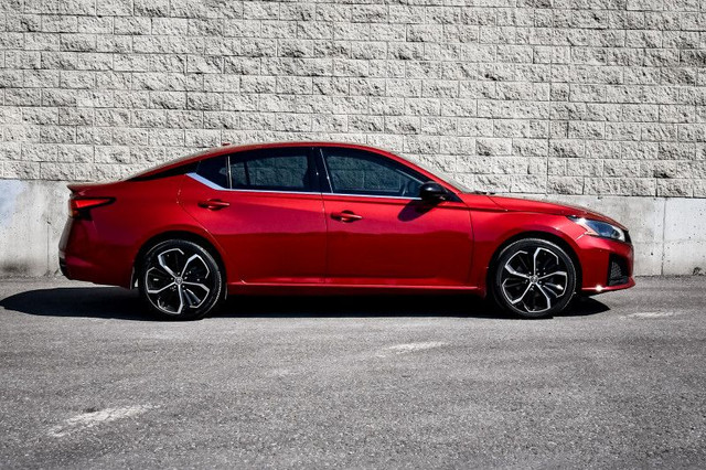 2023 Nissan Altima SR • SUNROOF • NAV • HEATED SEATS/STEERING in Cars & Trucks in Cornwall - Image 2