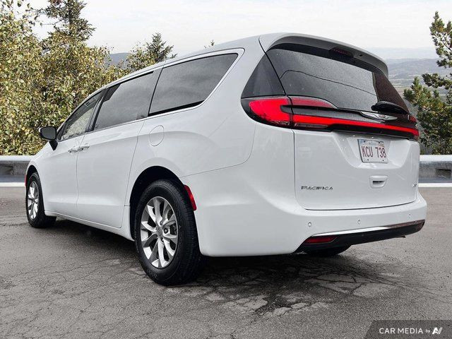 2023 Chrysler Pacifica Touring L in Cars & Trucks in Moncton - Image 4