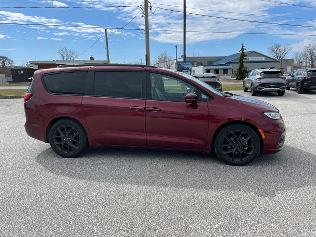 2022 Chrysler Pacifica Touring L ‘S’ Appearance  package. Leathe in Cars & Trucks in Sarnia - Image 3