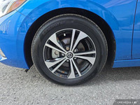 This vehicle offers heated front seats, Remote Engine Start, Keyless Entry/Start, and Smart Device I... (image 9)