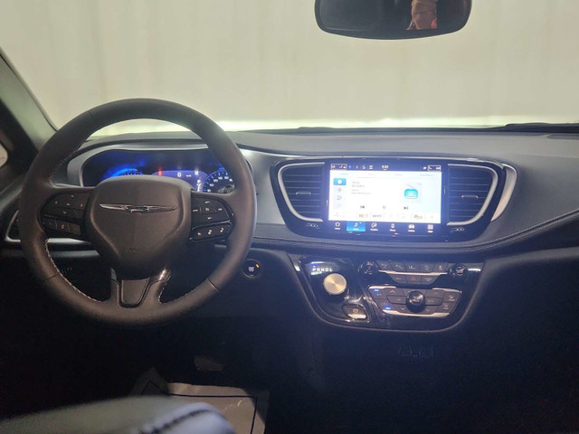2023 Chrysler Pacifica Touring-L TOURING-L/APPEARANCE/LEATHER... in Cars & Trucks in Belleville - Image 2