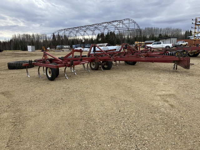 5500 35 Ft Deep Tillage Cultivator in Farming Equipment in Edmonton - Image 2