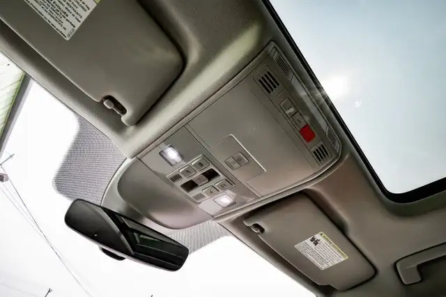 2024 Volkswagen Taos Comfortline • SUNROOF • HEATED SEATS in Cars & Trucks in Kingston - Image 31