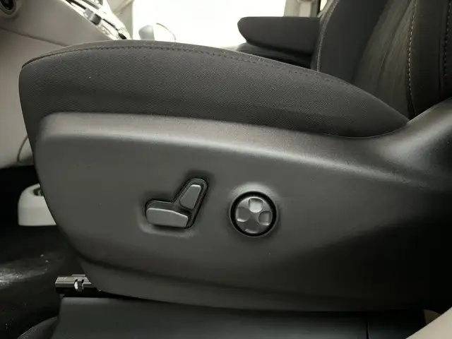 2024 Chrysler Grand Caravan SXT | Remote Start | Apple CarPlay in Cars & Trucks in Edmonton - Image 13