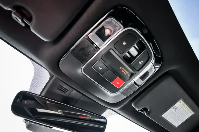 2024 Hyundai Santa Cruz Ultimate • SUNROOF • NAV • COOLED SEATS dans Autos et camions dans Cornwall - Image 28
