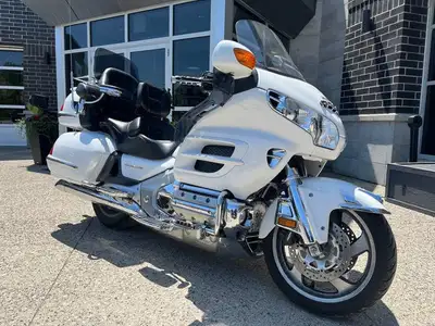 GOLDWING FULLY SERVICED, FRESH TIRES, READY TO RIDE CERTIFIED!! Luxury touring with low mi for the y...