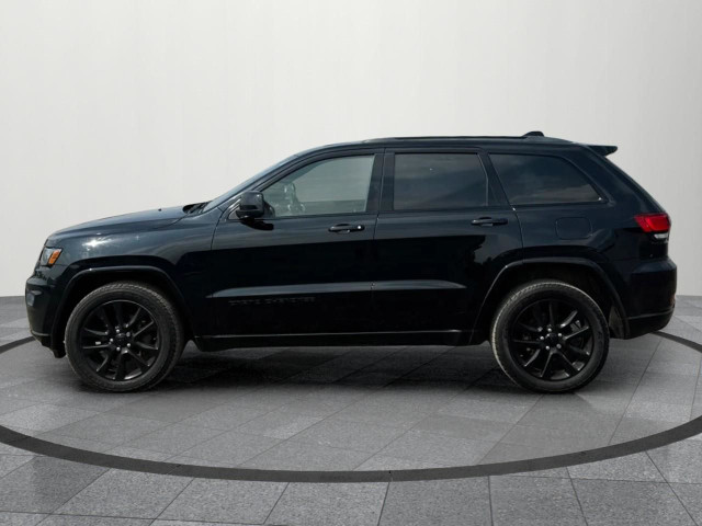 2018 Jeep Grand Cherokee Laredo Altitude IV – Black on Black... in Cars & Trucks in Mississauga / Peel Region - Image 3