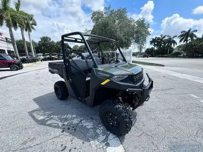 APPLY NOW: https://www.ridecollective.ca/get-pre-approved The 2025 POLARIS RANGER 1000 is a versatil...