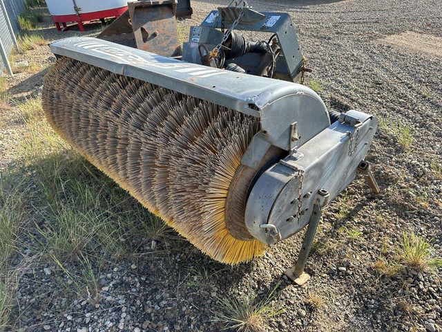 2005 BROOM RHFAP6 N/A in Heavy Equipment in Regina - Image 2