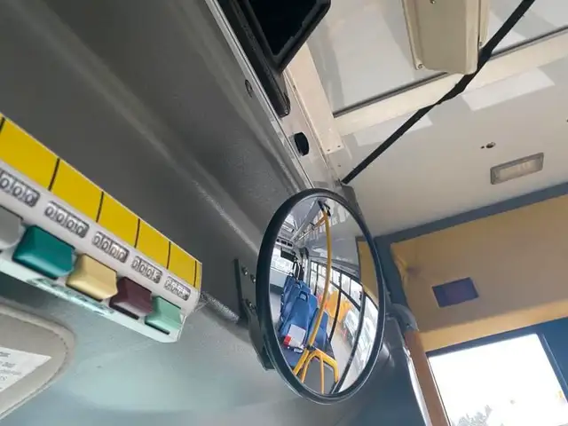2018 chevrolet Express G4500 21 Passenger Bus With Wheelchair Ac in Heavy Trucks in Richmond - Image 16