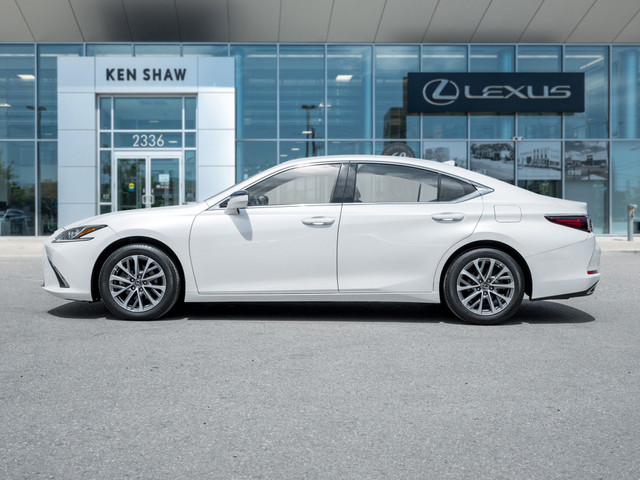 2022 Lexus ES 350 in Cars & Trucks in City of Toronto - Image 4