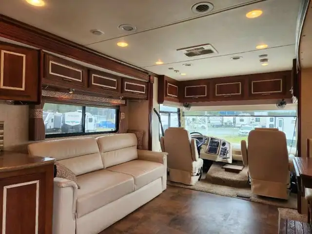 2014 Coachmen Encounter 36KS in RVs & Motorhomes in Thetford Mines - Image 13